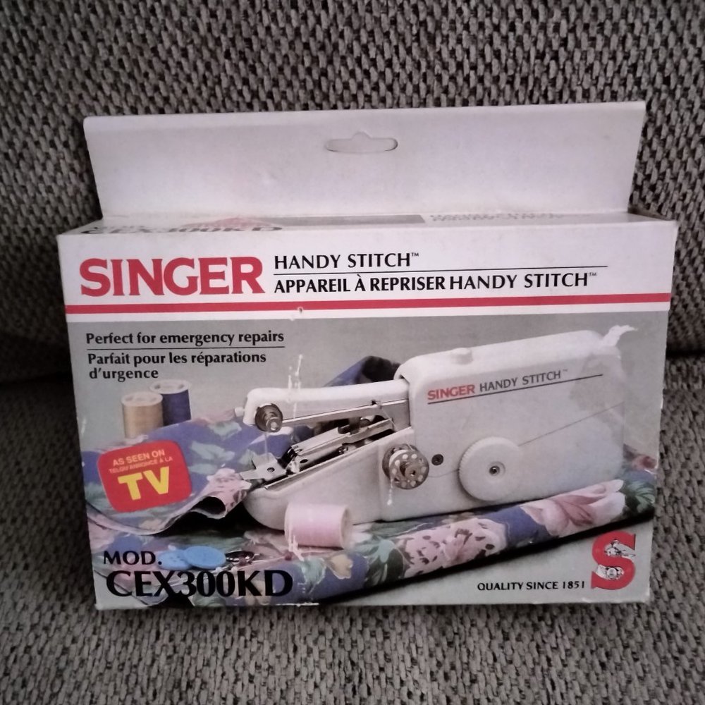 Vtg SINGER Portable/Travel Sewing Machine Handy Stitch CEX300KD